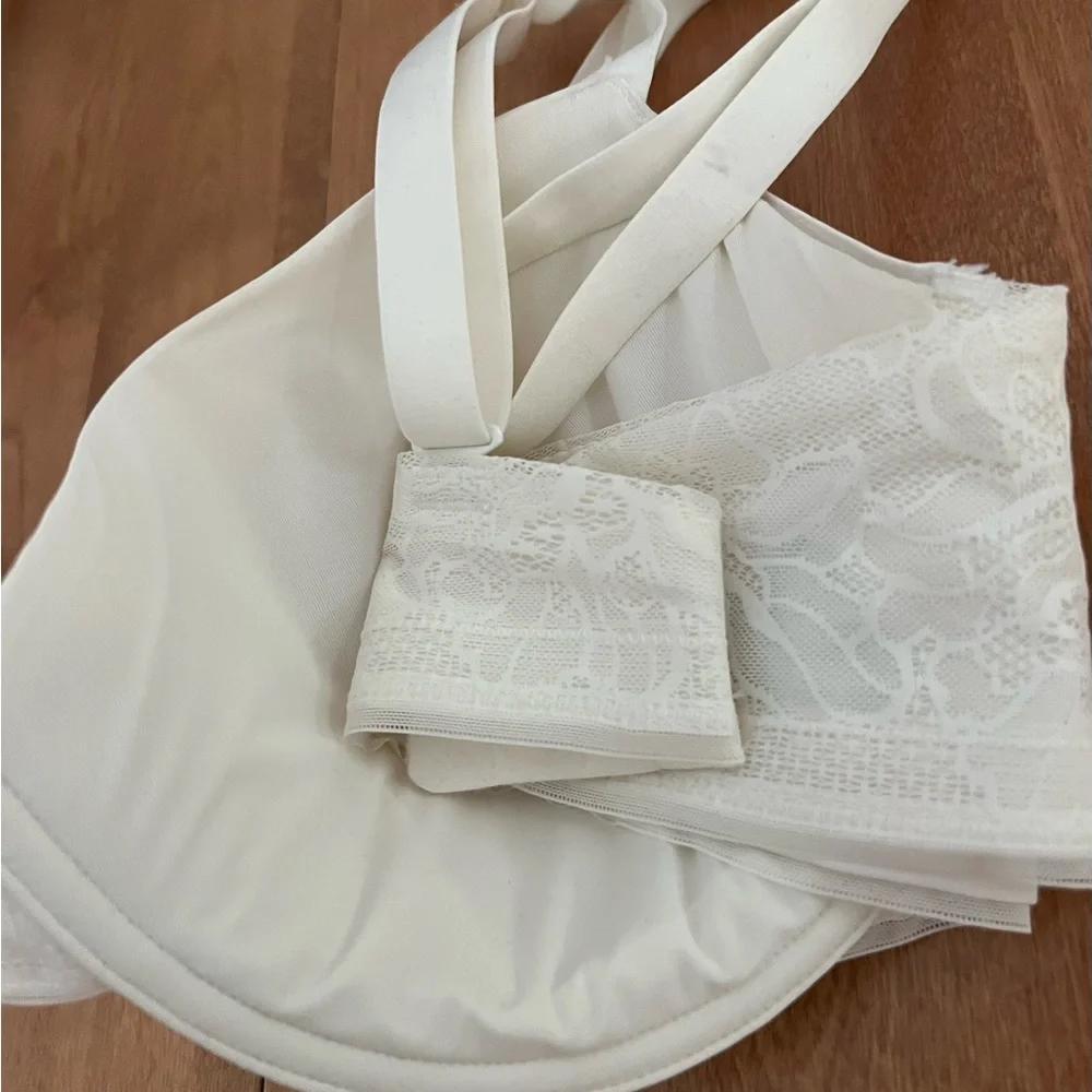 Maidenform 40B Cream/White Lace Bra